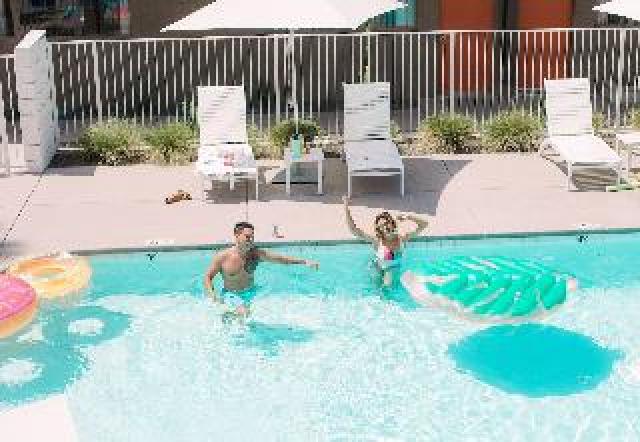 Desportos y Entretenimento