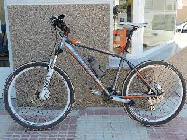 Desportos y Entretenimento