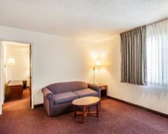 Rodeway Inn & Suites