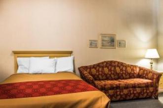 Econo Lodge Inn & Suites