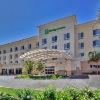 Holiday Inn & Suites Bakersfield