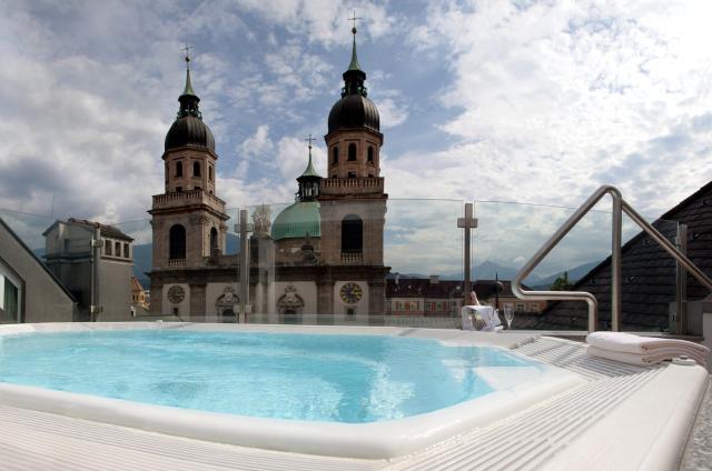 Jacuzzi exterior